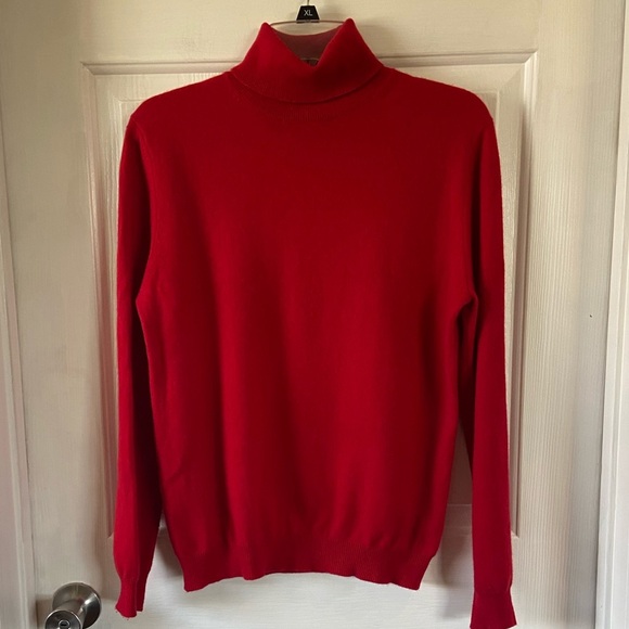 McDuff Finest Cashmere Red Turtleneck Size Small - Picture 1 of 4